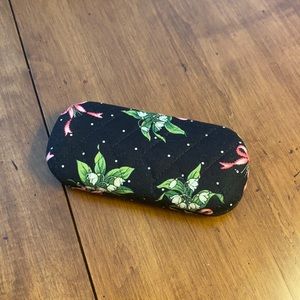 Vera Bradley New Hope print hard eye glass case